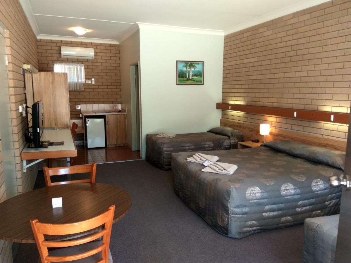 Holbrook Town Centre Motor Inn Kültér fotó