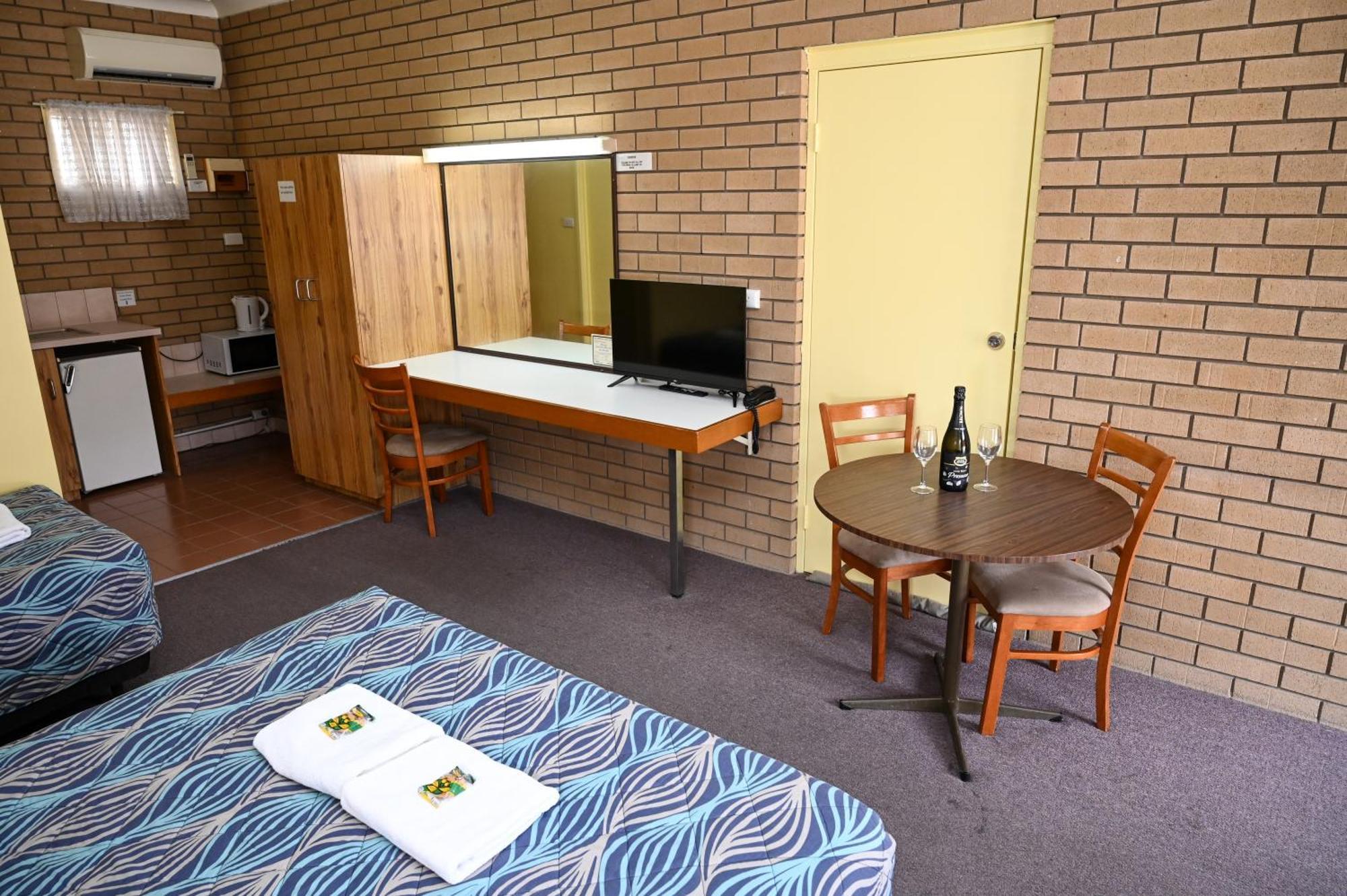 Holbrook Town Centre Motor Inn Kültér fotó