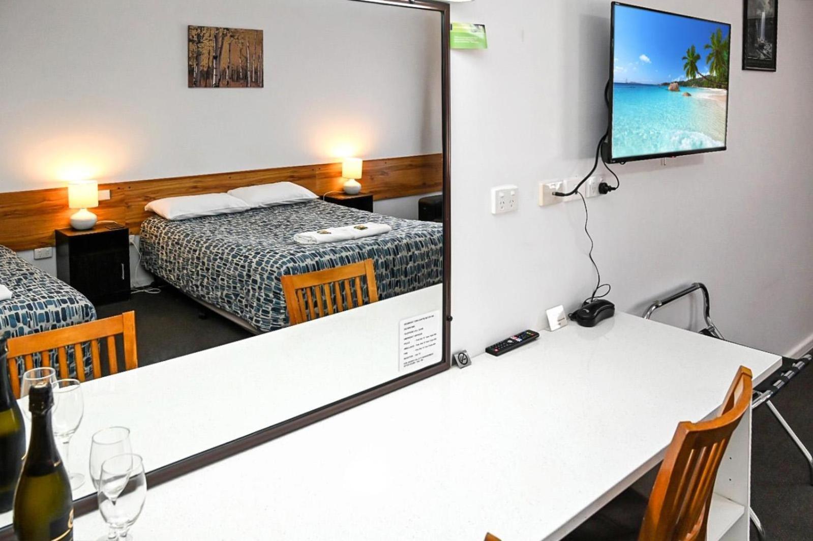 Holbrook Town Centre Motor Inn Kültér fotó